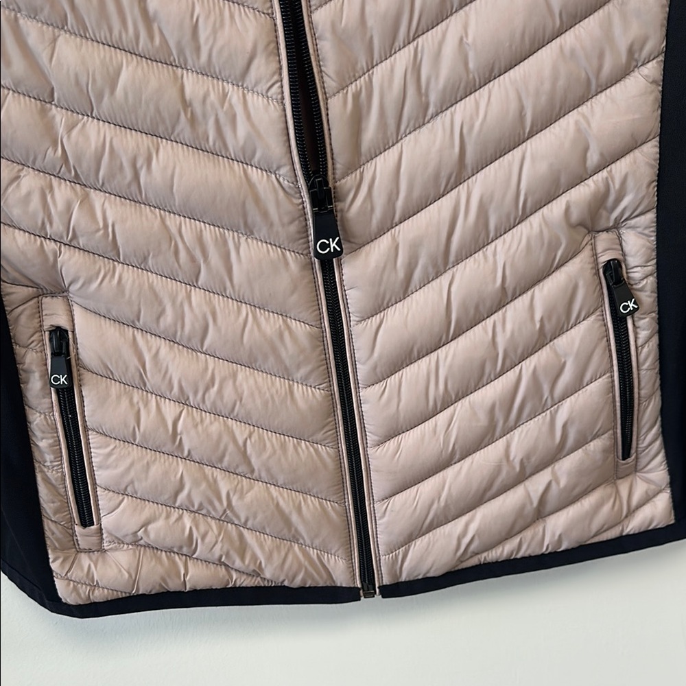 Calvin Klein Sz Medium Black and Tan Puffer Vest - Picture 3 of 11